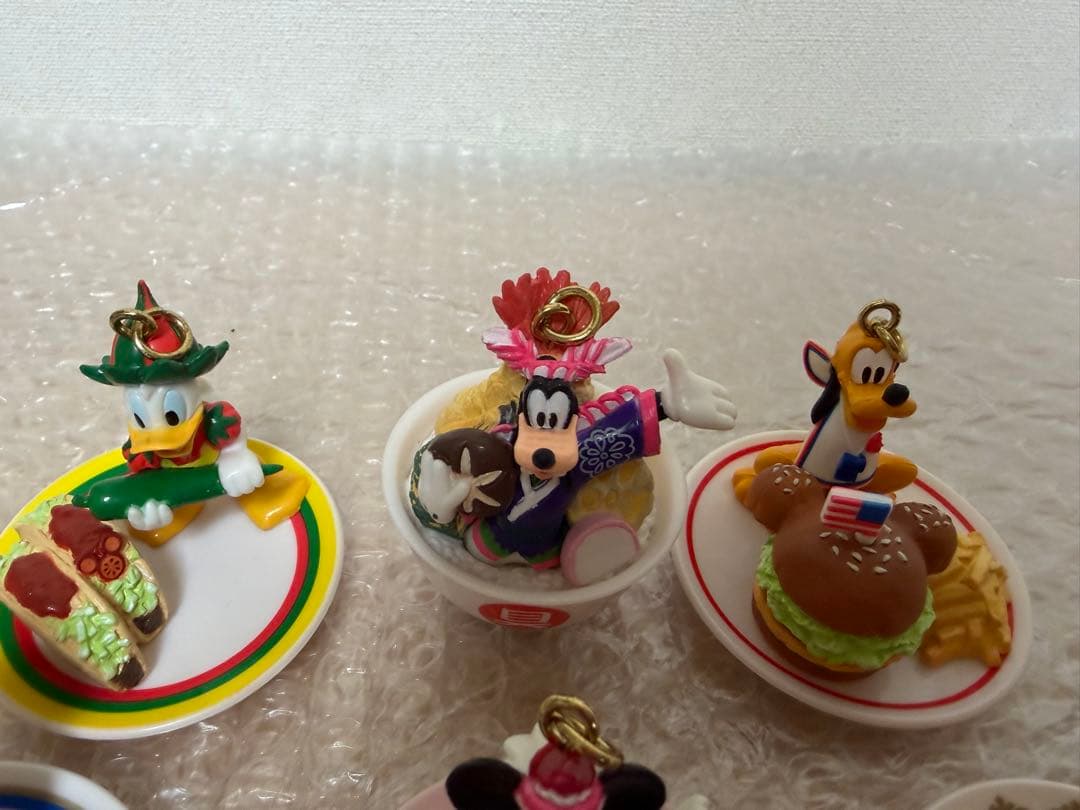 ディズニー　シー　テーブルイズウェイティング　チャーム　フィギュア　チャーム