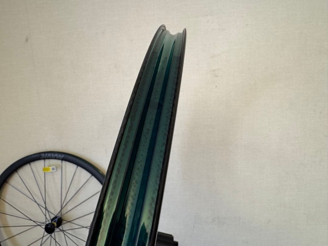 2025年現行モデル　MAVIC COSMIC SL 32 DISC
