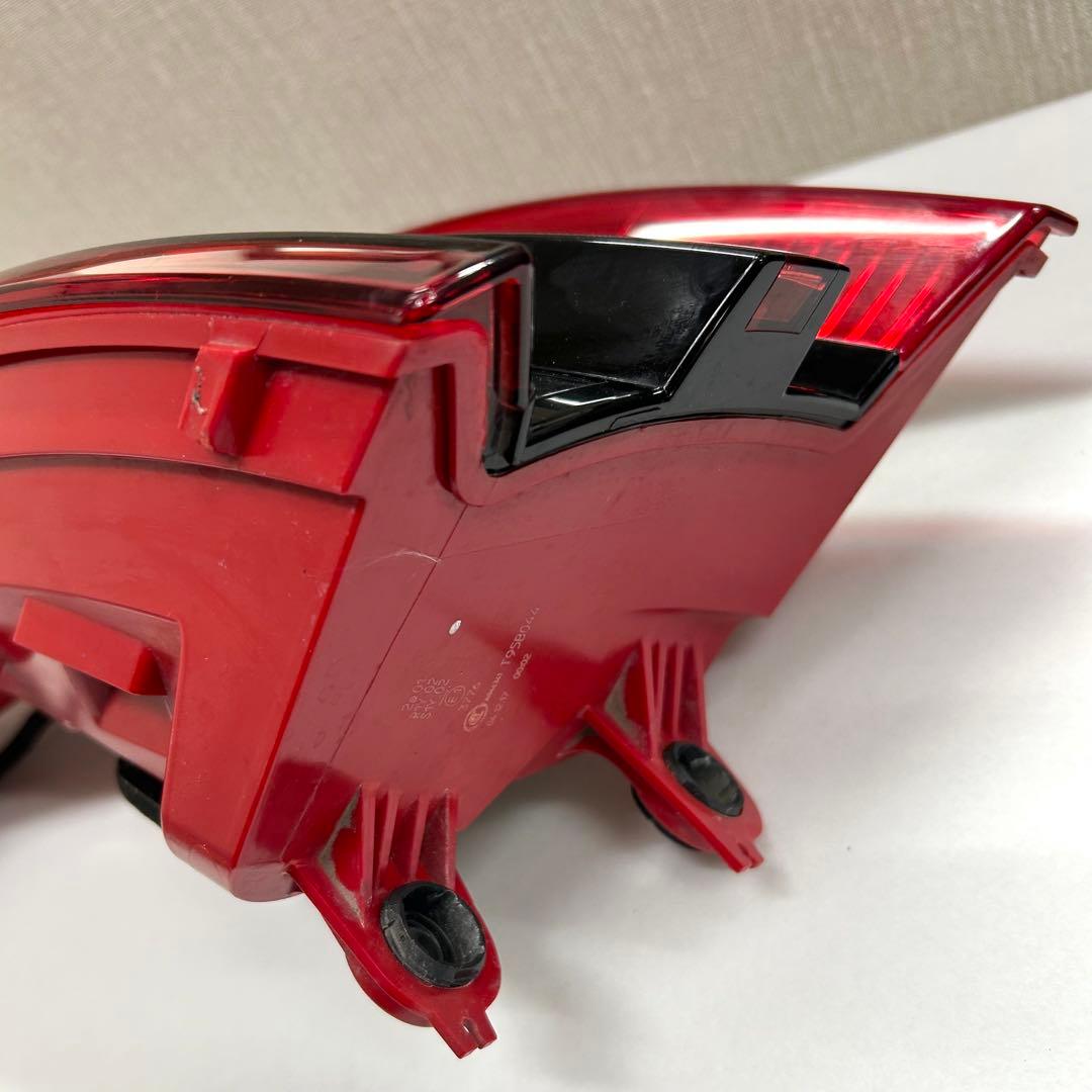 【純正品】PORSCHE マカン HELLE 右テールランプ