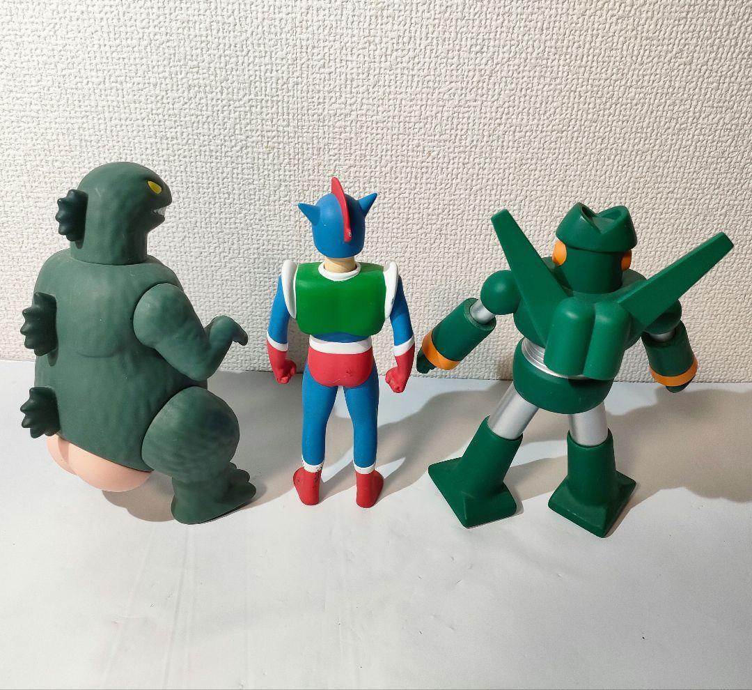 ☆　クレヨンしんちゃんフィギュア　アクション仮面　カンタムロボ　シリマルダシ　☆