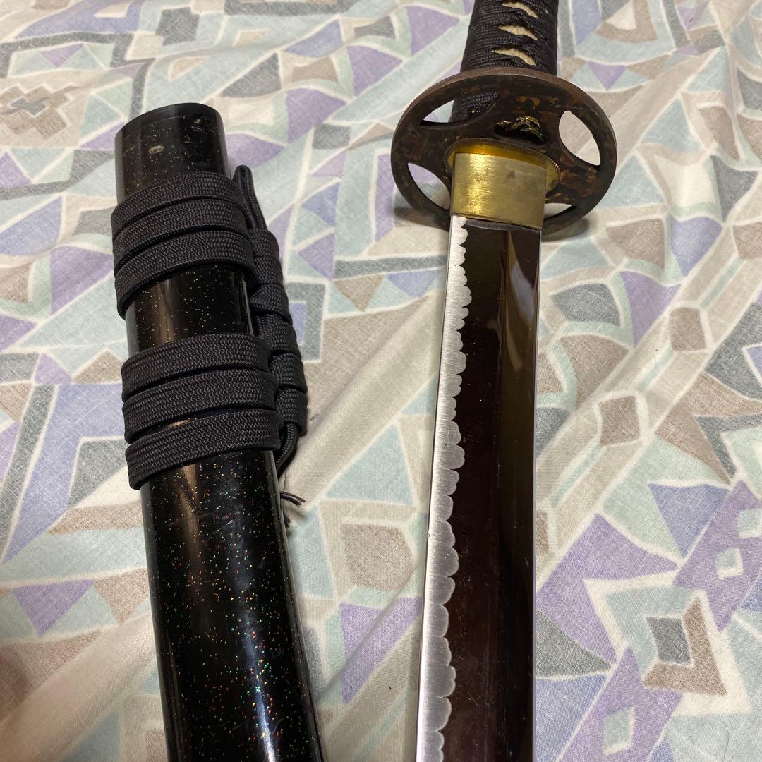 格安模造刀 黒柄 十字透し丸鍔 ラメ入黒呂鞘