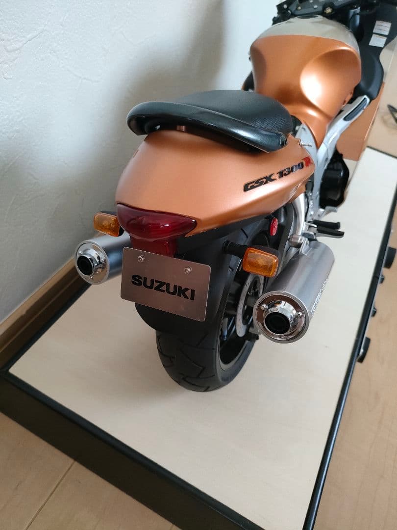 ディアゴスティーニ 1/4 スズキGSX1300R 隼
