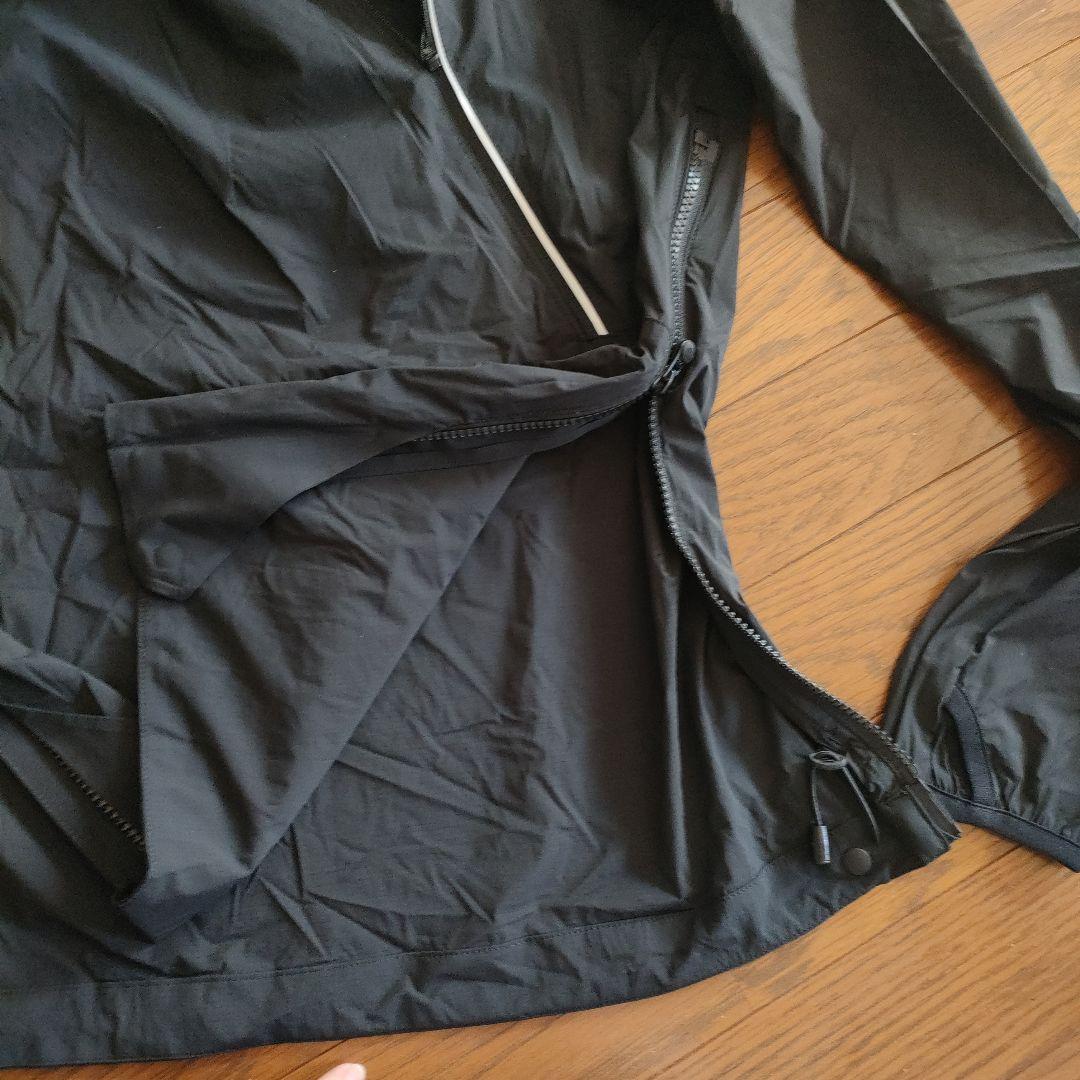 DESCENTE フルジップ ブラックランニングジャケット　Sサイズ