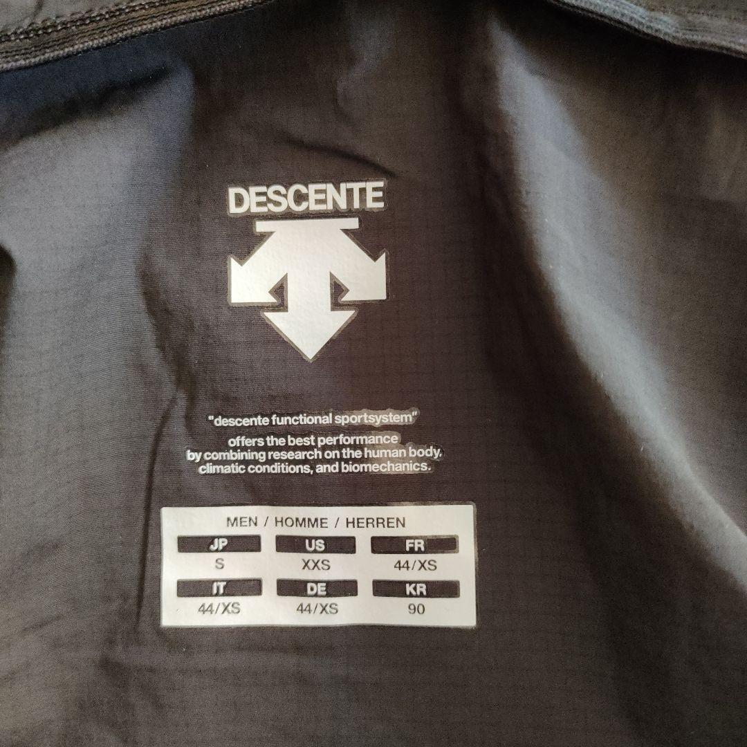 DESCENTE フルジップ ブラックランニングジャケット　Sサイズ