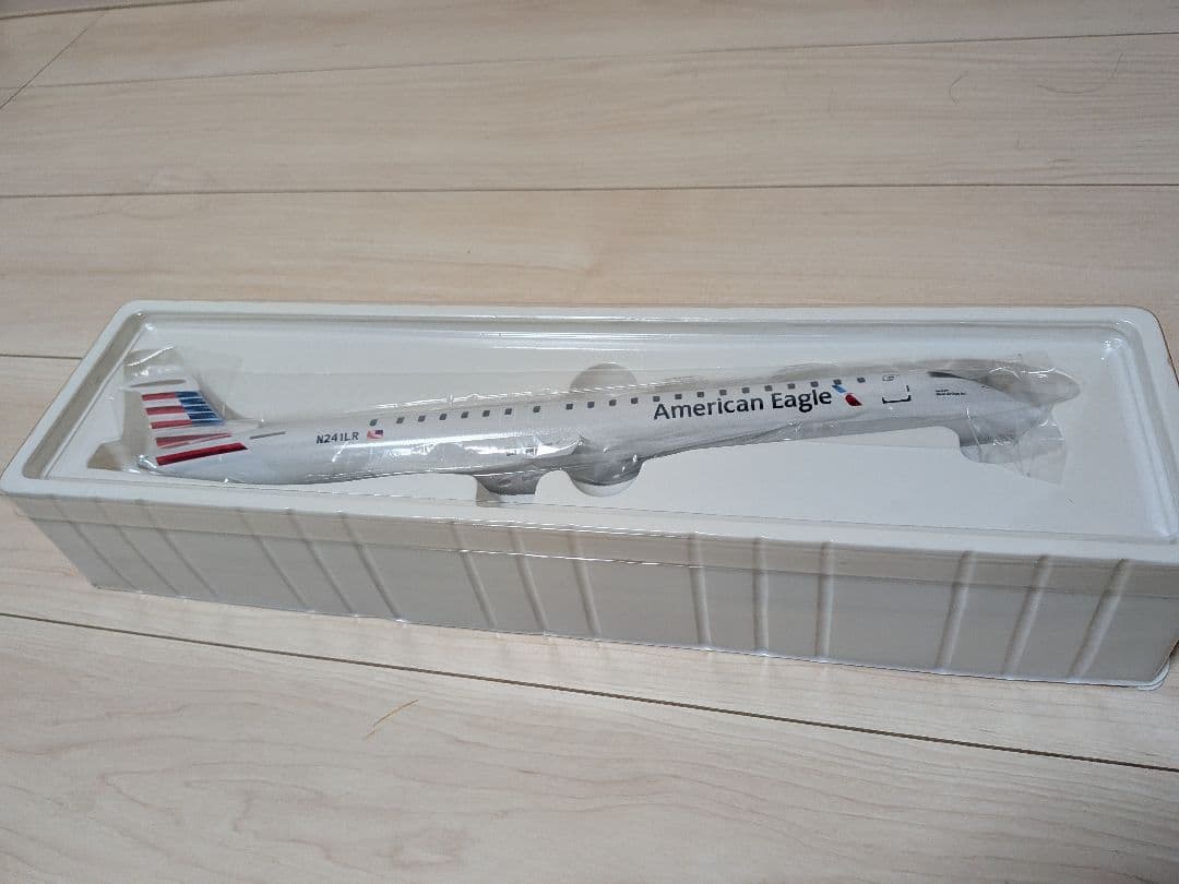 航空機・ヘリコプター SKY MARKS American Eagle 1/200