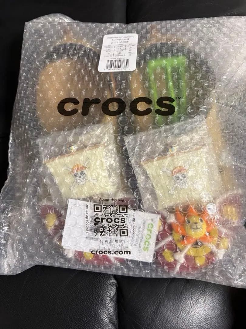 ONE PIECE × CROCS