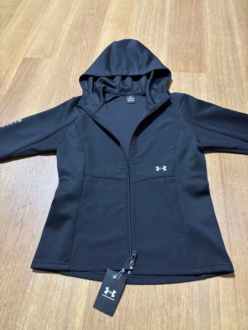 UNDER ARMOUR フード付きジャケット ブラック 新品、軽い、着やすい