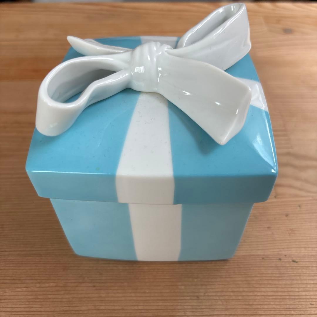 ティファニーブルー陶器小物入れ