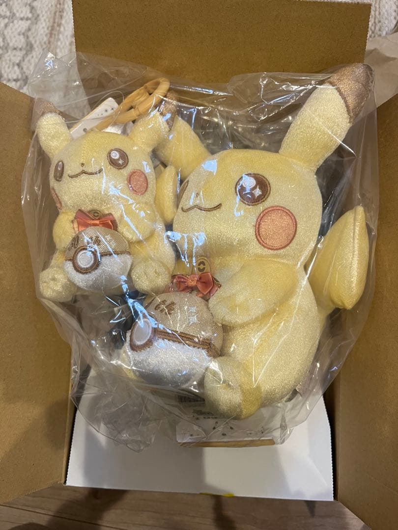 ポケモン 30周年記念ぬいぐるみ マスコット ピカピカ ピカチュウ 2点セット