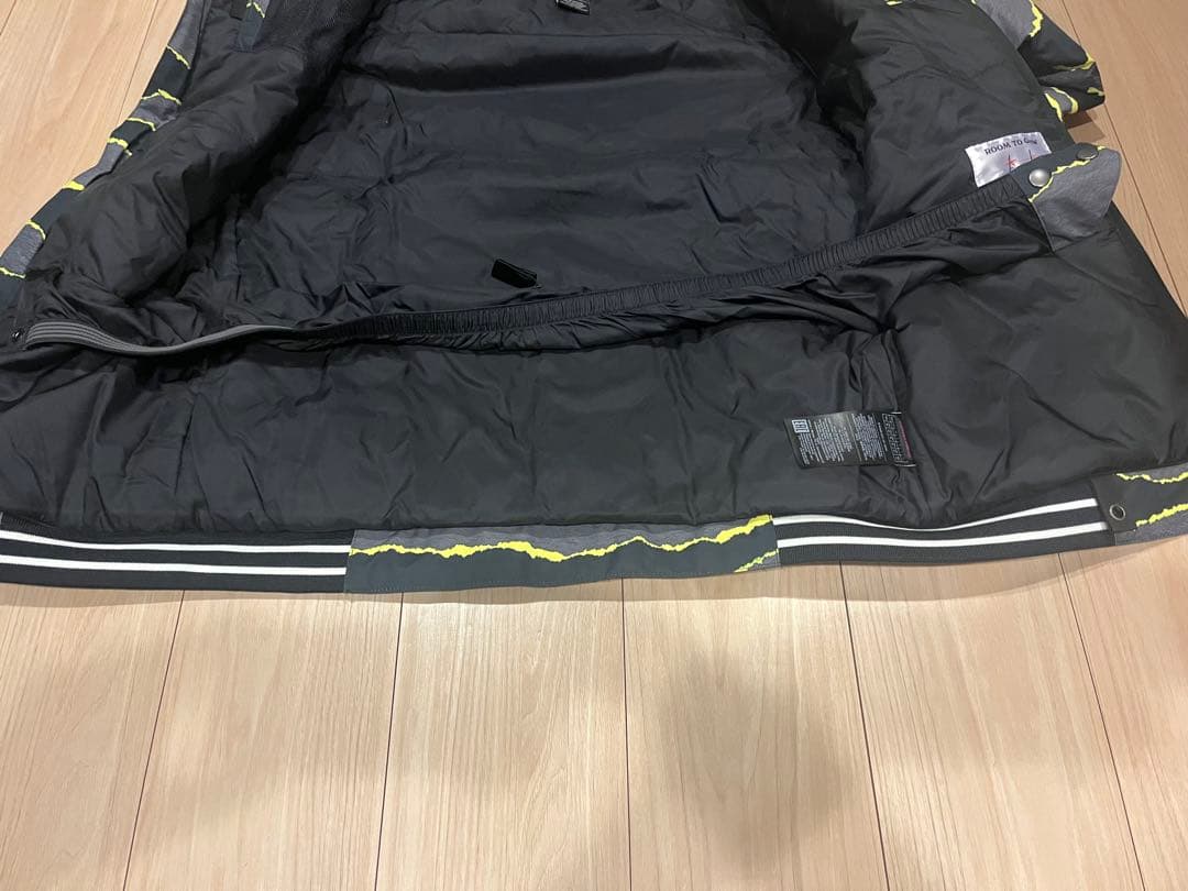 Burton ストライプ柄 フード付きジャケット　サイズ160