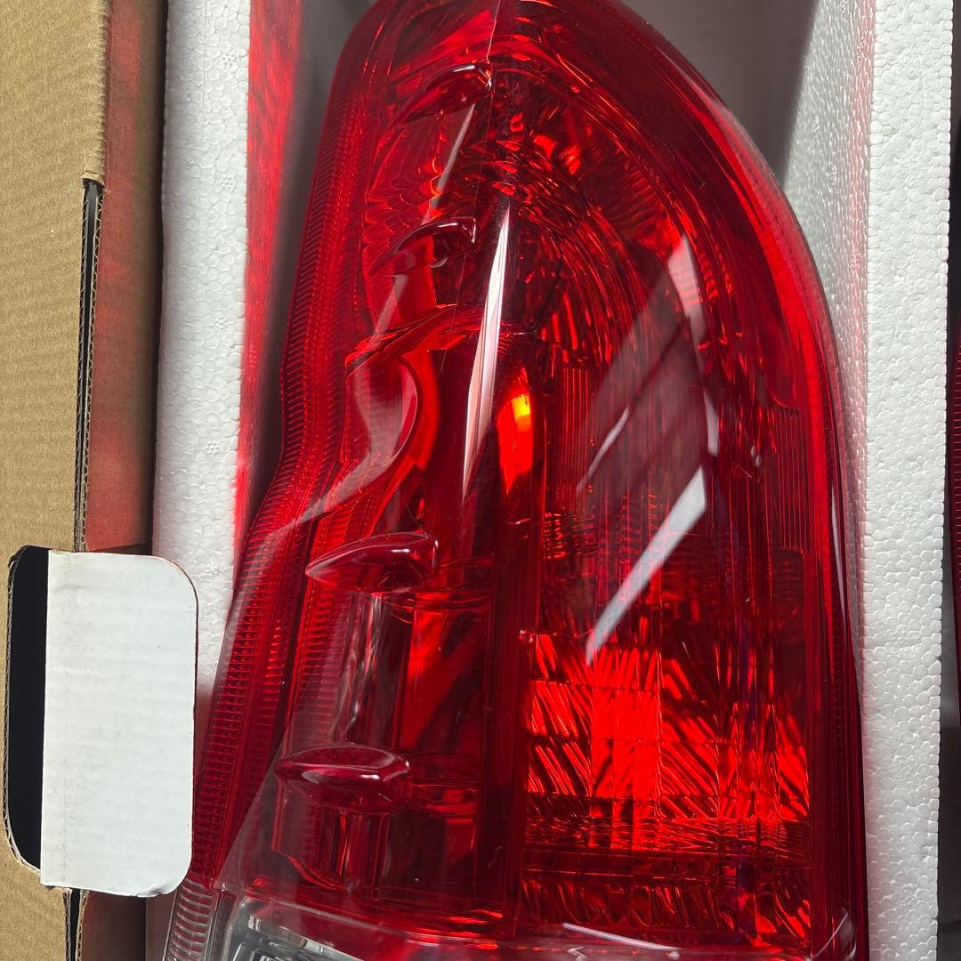 ハイエース　4型純正テール