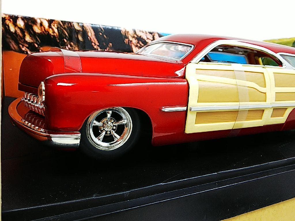 ホットウィール 1/18 1950 マーキュリー・ウッディー ダイキャスト製カー