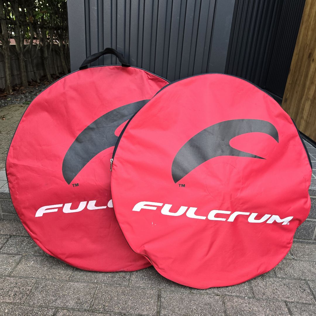 momo　FULCRUM RACING ZERO COMPET