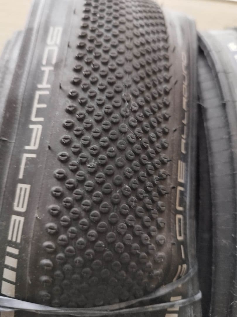 シュワルベ 35ｃ& コンチネンタル 35ｃグラベルキング30C タイヤセット