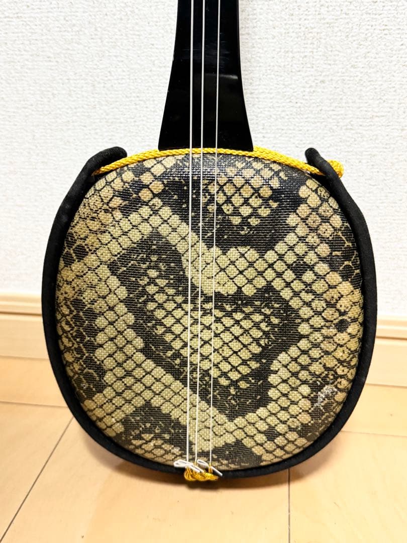 沖縄三線 人工皮 蛇柄 三味線 和楽器 弦楽器 本体 現状品