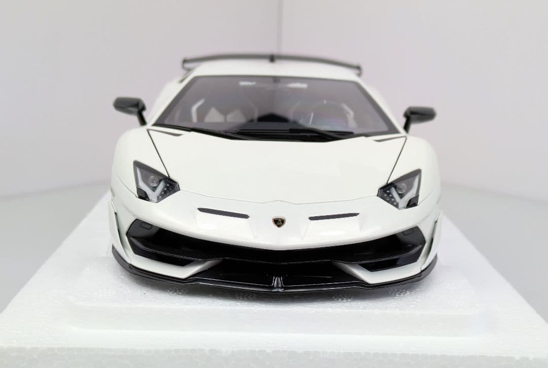 ミニカー 1/18 オートアート ランボルギーニ アヴェンタドール SVJ