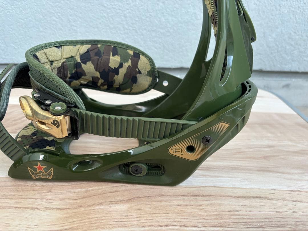 【超美品1回のみ使用】Burton Doom バインディング M カモフラ　迷彩