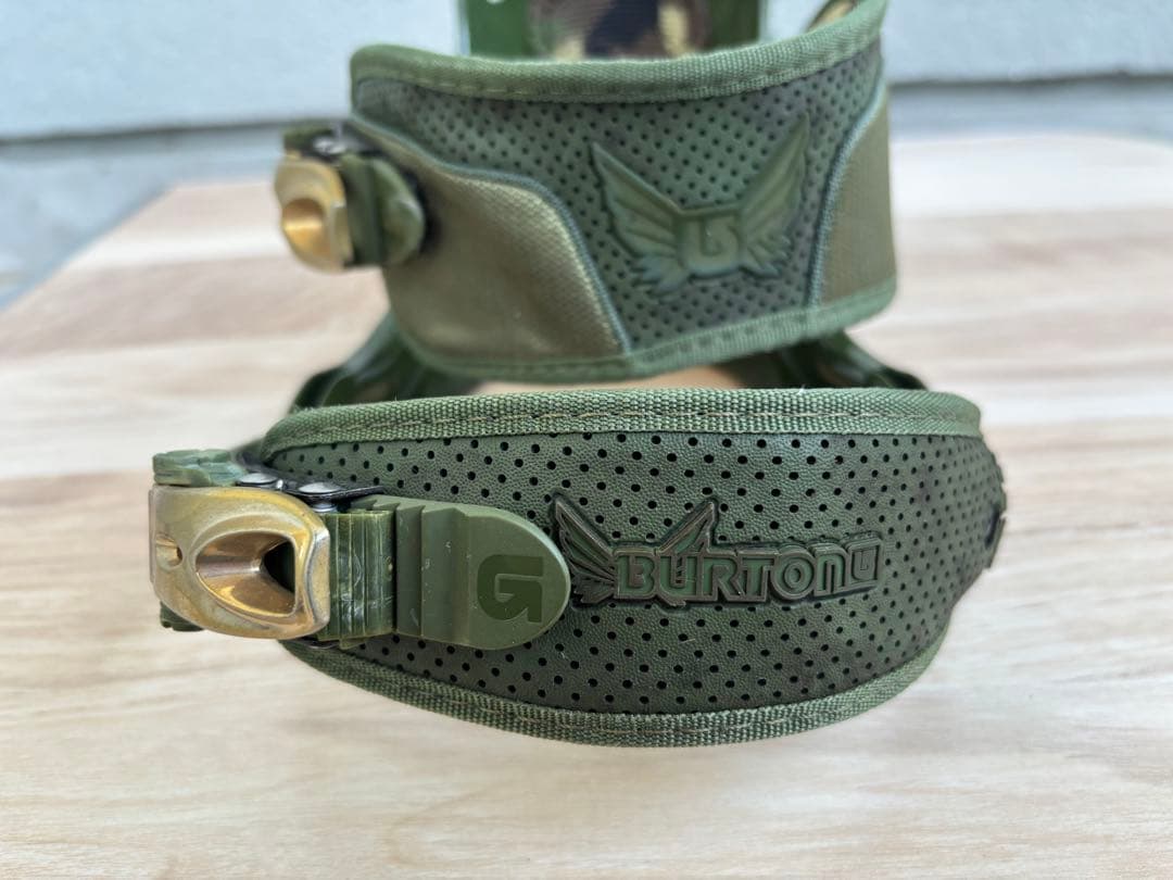 【超美品1回のみ使用】Burton Doom バインディング M カモフラ　迷彩