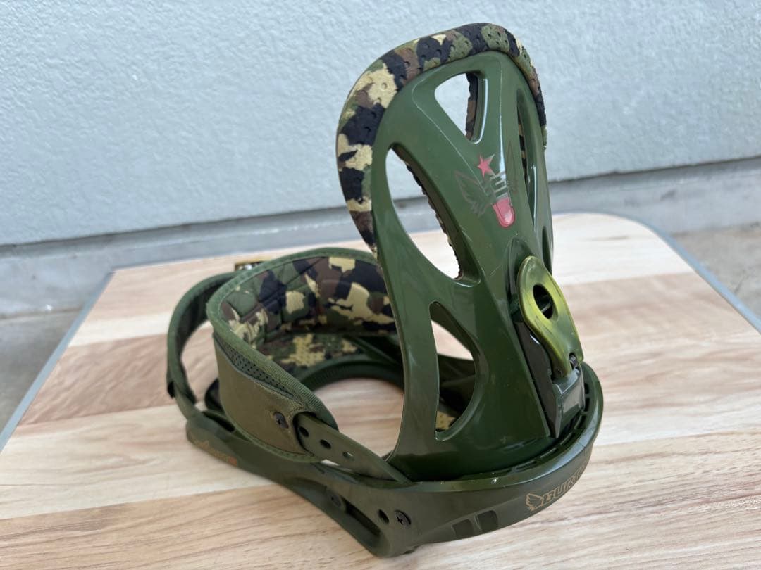 【超美品1回のみ使用】Burton Doom バインディング M カモフラ　迷彩