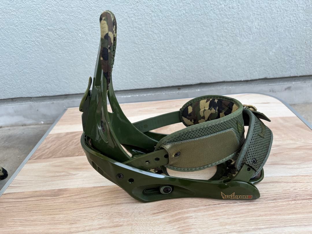 【超美品1回のみ使用】Burton Doom バインディング M カモフラ　迷彩