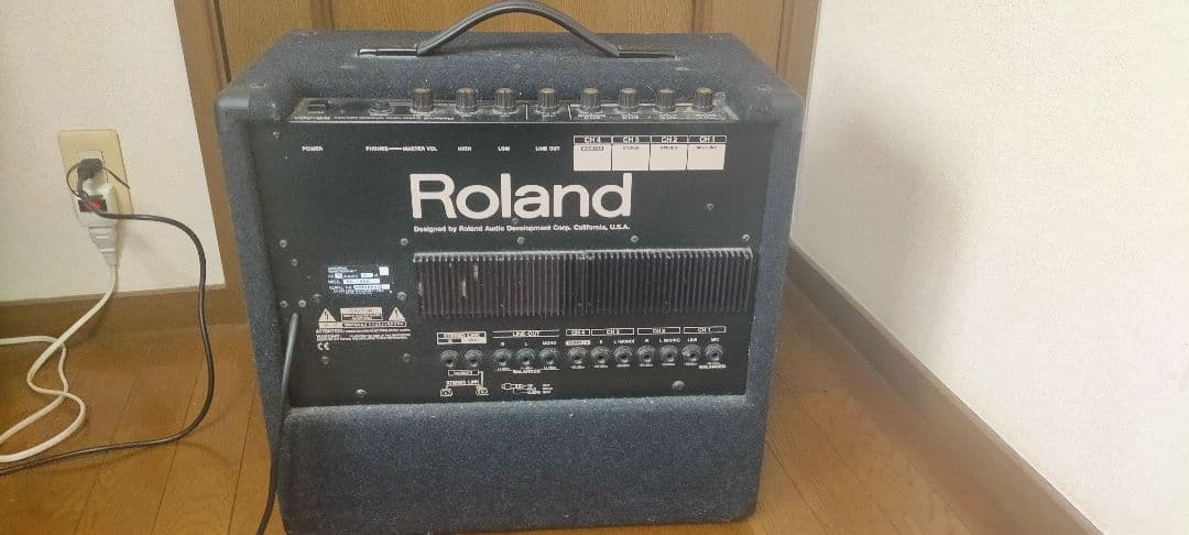 Roland KC-300 キーボードアンプ　、ケーブル2本