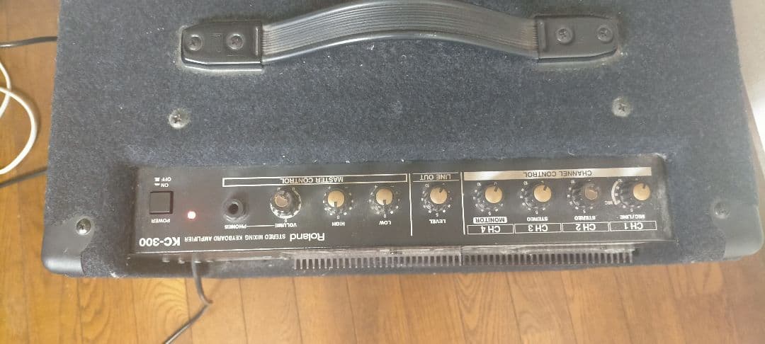 Roland KC-300 キーボードアンプ　、ケーブル2本