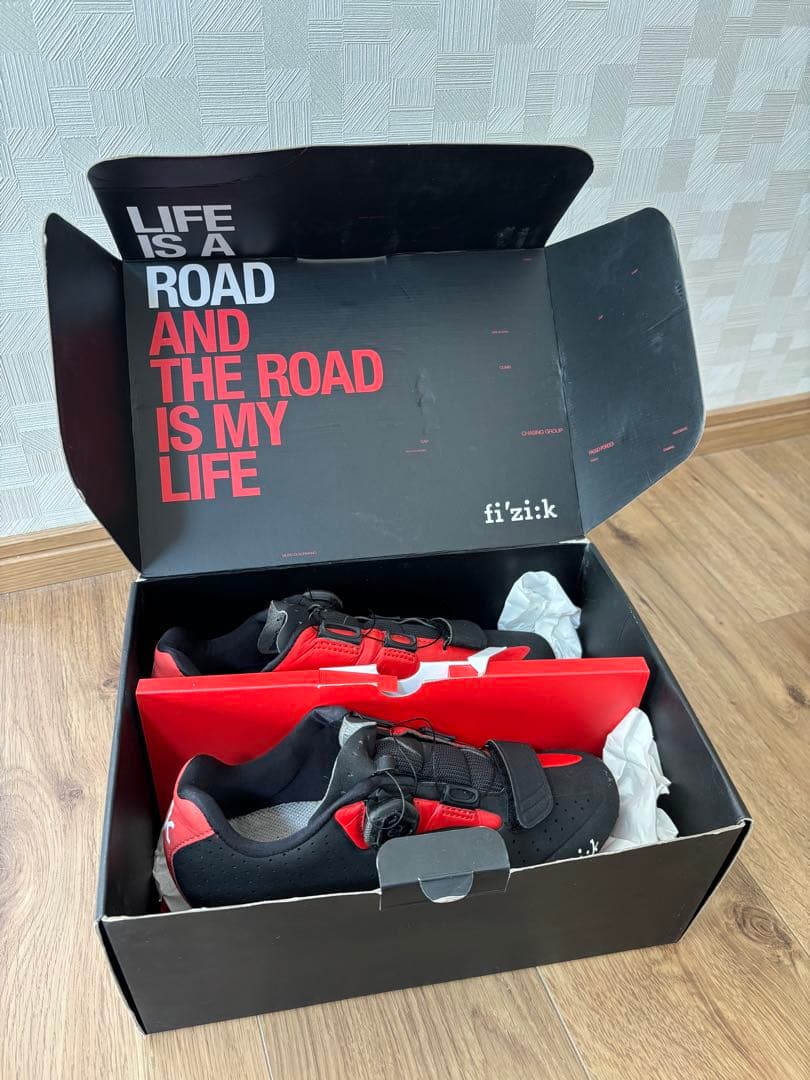 fizik R5B UOMOBOA ロードシューズ ブラック/レッド限定カラー