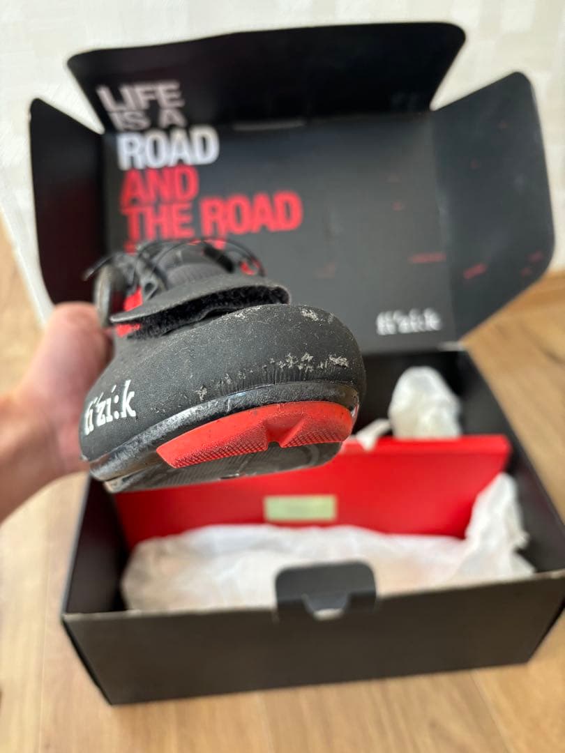 fizik R5B UOMOBOA ロードシューズ ブラック/レッド限定カラー