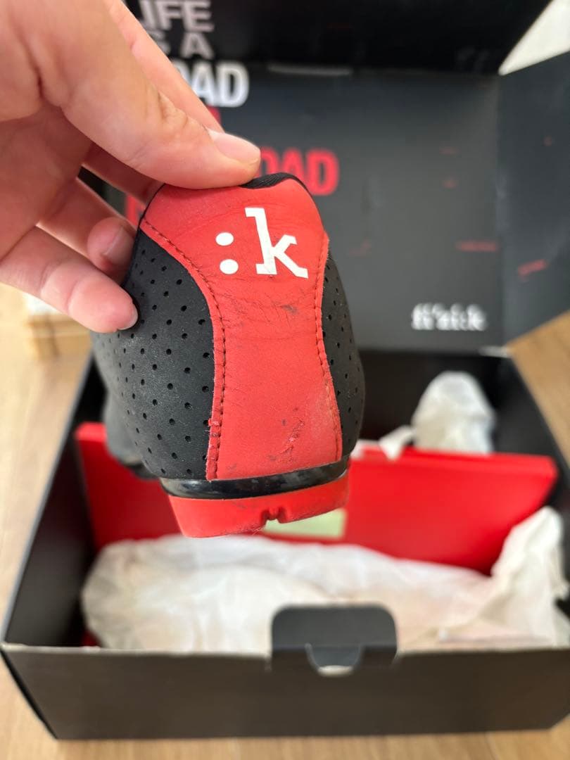 fizik R5B UOMOBOA ロードシューズ ブラック/レッド限定カラー