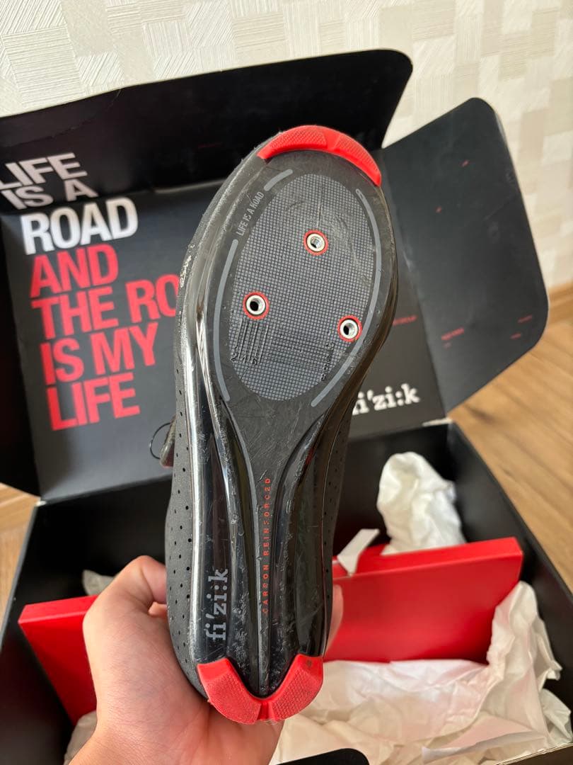 fizik R5B UOMOBOA ロードシューズ ブラック/レッド限定カラー