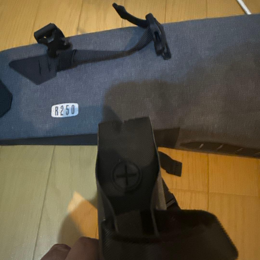 アールニーゴーマル(R250) 防水サドルバッグ スモール グレー