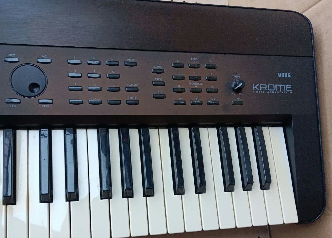 KORG　KROME61鍵盤シンセサイザー