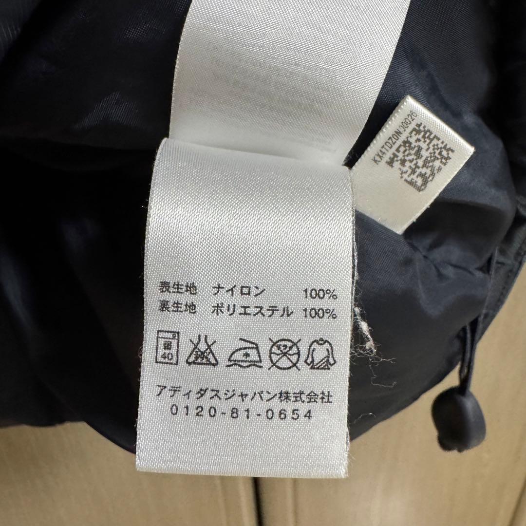 アディダス製 リバプール パデッドジャケット Mサイズ/中綿ハーフ丈/刺繍ロゴ