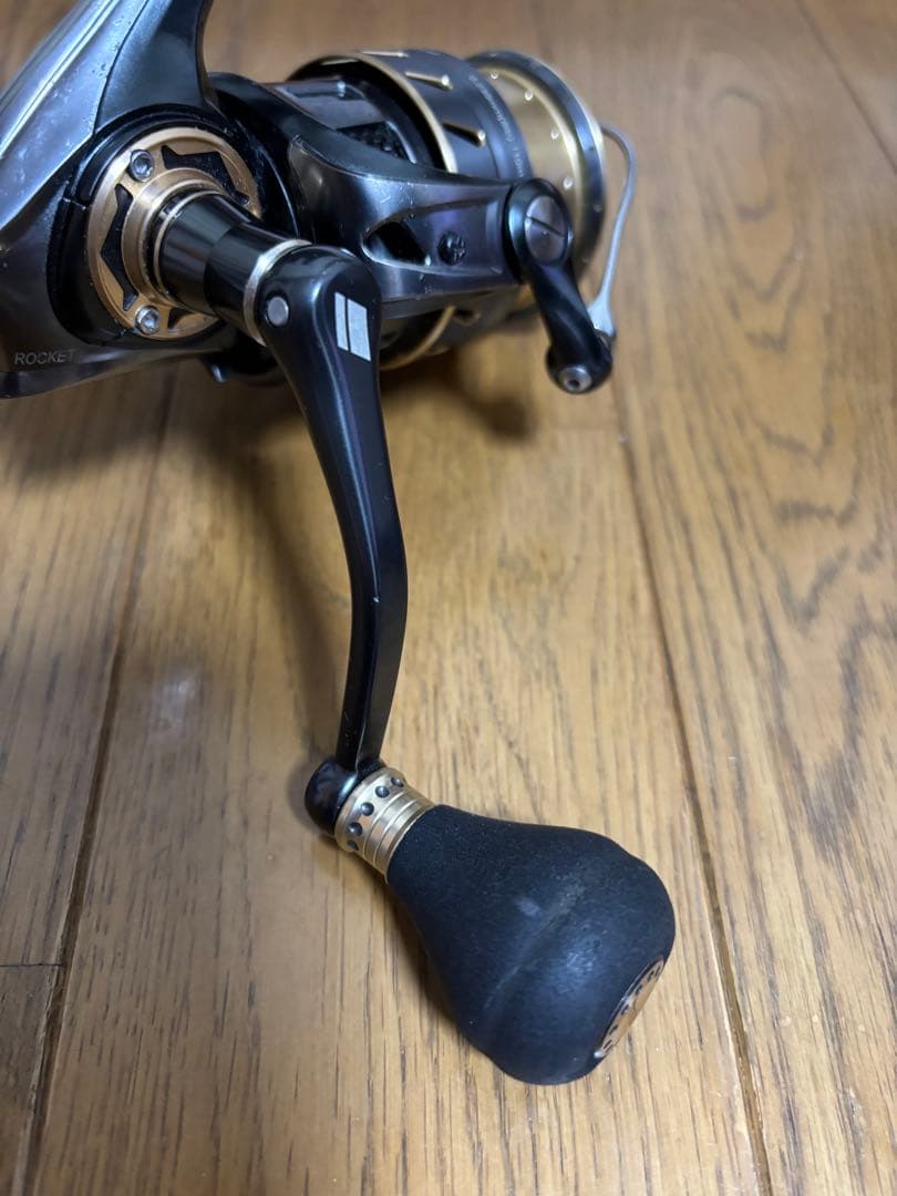 Revo Rocket 3000 スピニングリール ブラック ベール不具合あり