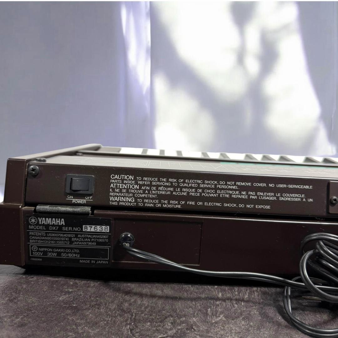 ☆美品 ヤマハ DX7 61鍵 デジタルシンセサイザー 譜面台 説明書付き