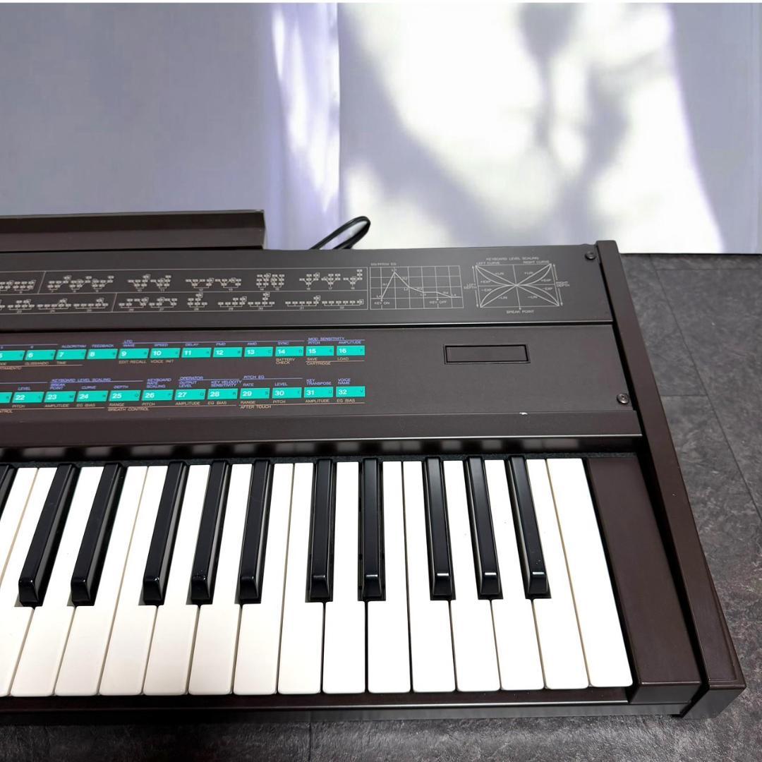 ☆美品 ヤマハ DX7 61鍵 デジタルシンセサイザー 譜面台 説明書付き