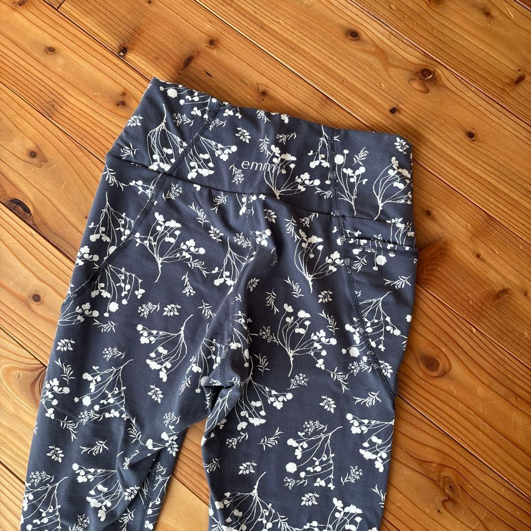 emmi yogaスポーツブラ＆レギンスセット