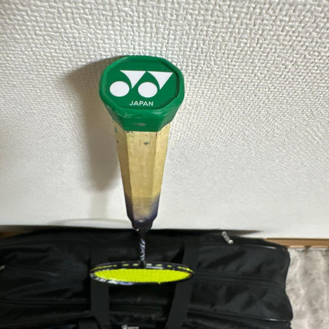美品YONEX バドミントンラケット 日本製 アストロクス100ZZ 4UG5