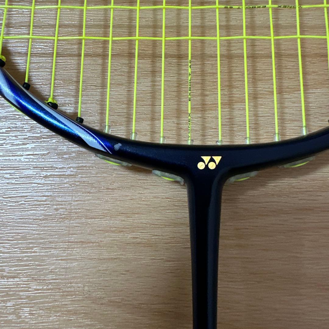 美品YONEX バドミントンラケット 日本製 アストロクス100ZZ 4UG5