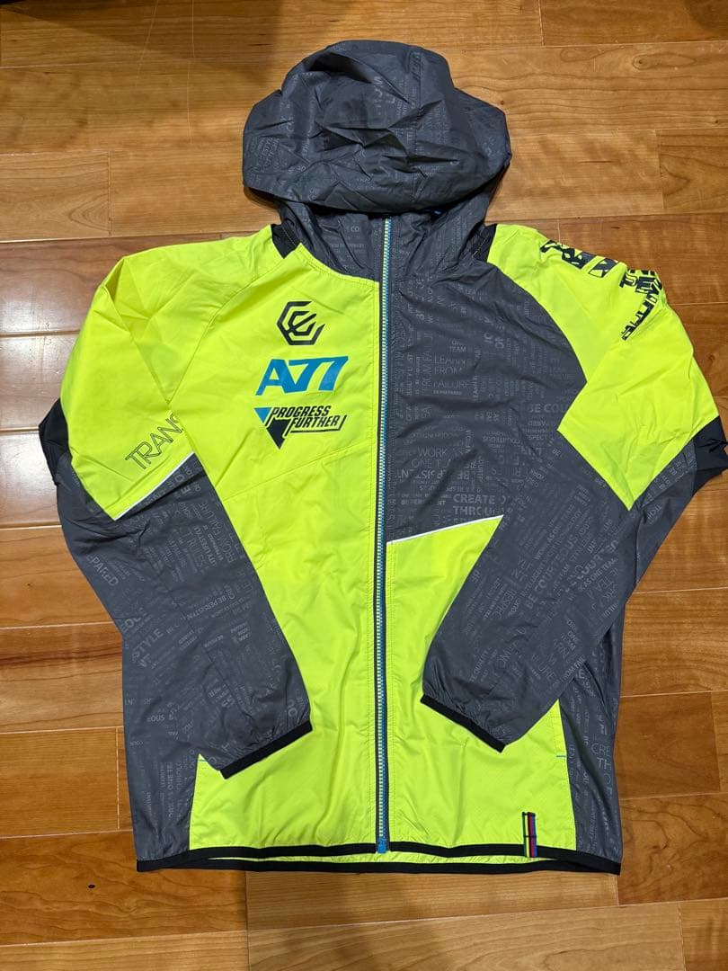 新品同様　アシックス　ナイロンウェアパンツ　上下セット　Mサイズ