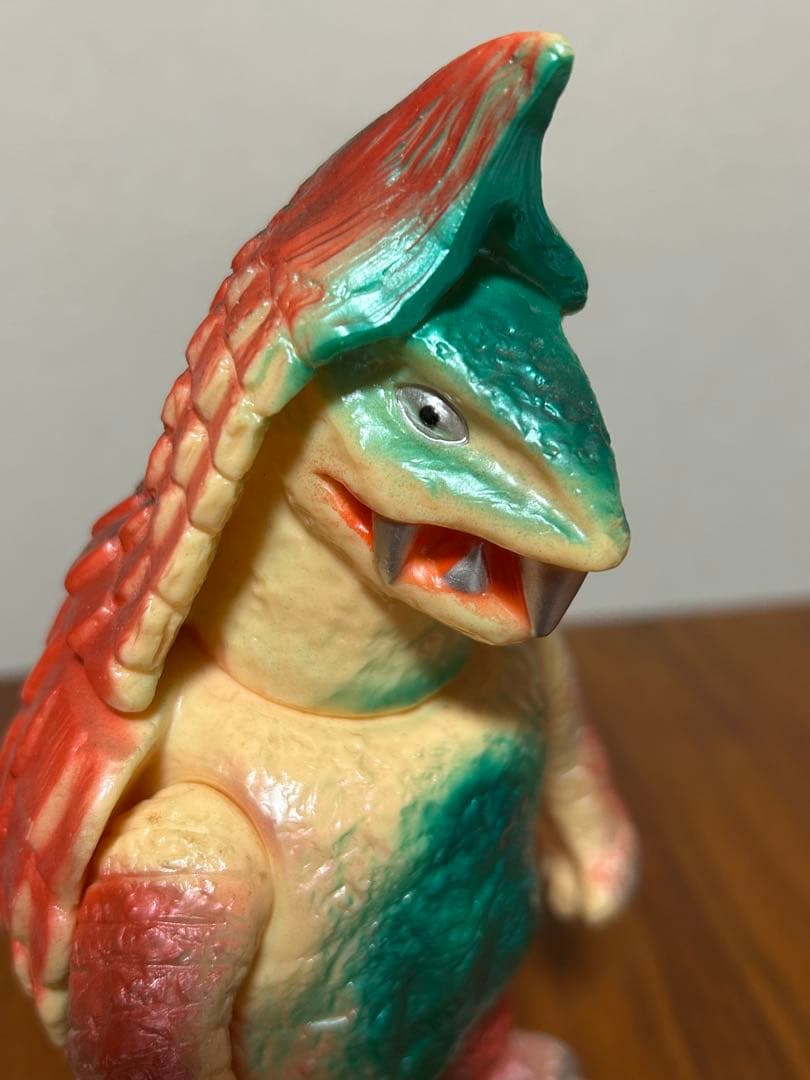 ブルマックPopy怪獣フィギュア 赤と緑の\Harry Orn