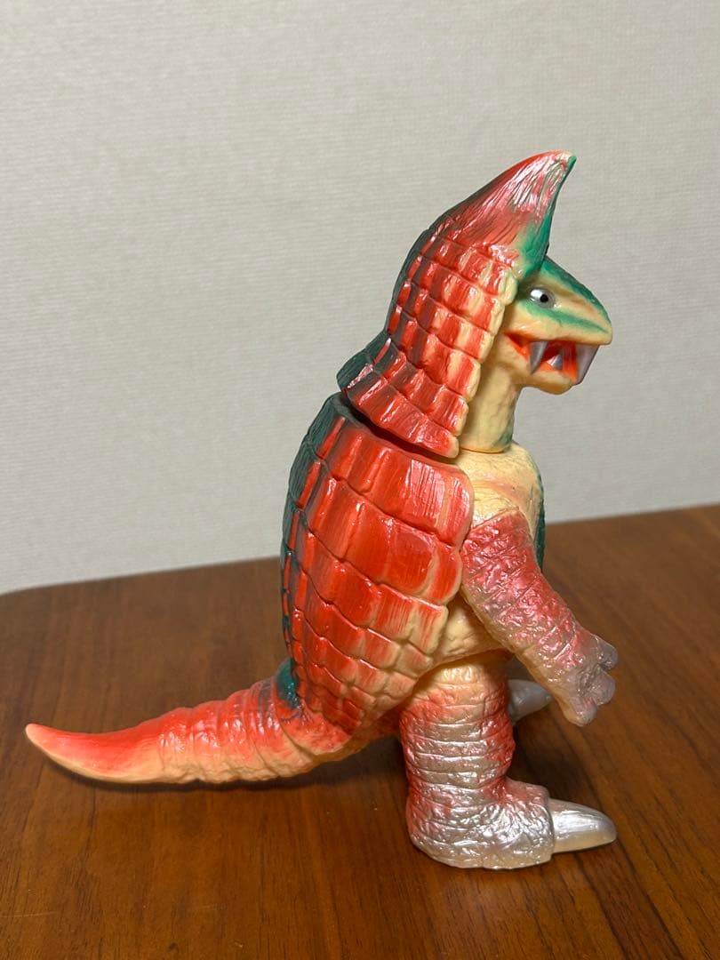 ブルマックPopy怪獣フィギュア 赤と緑の\Harry Orn