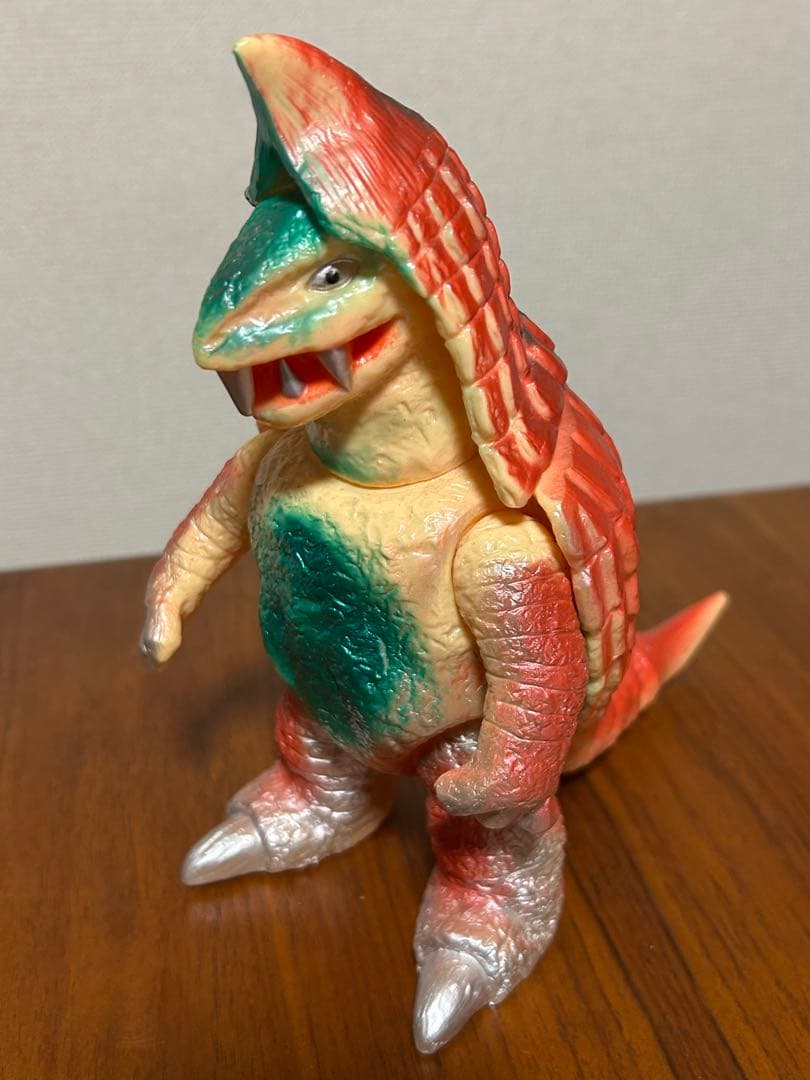 ブルマックPopy怪獣フィギュア 赤と緑の\Harry Orn