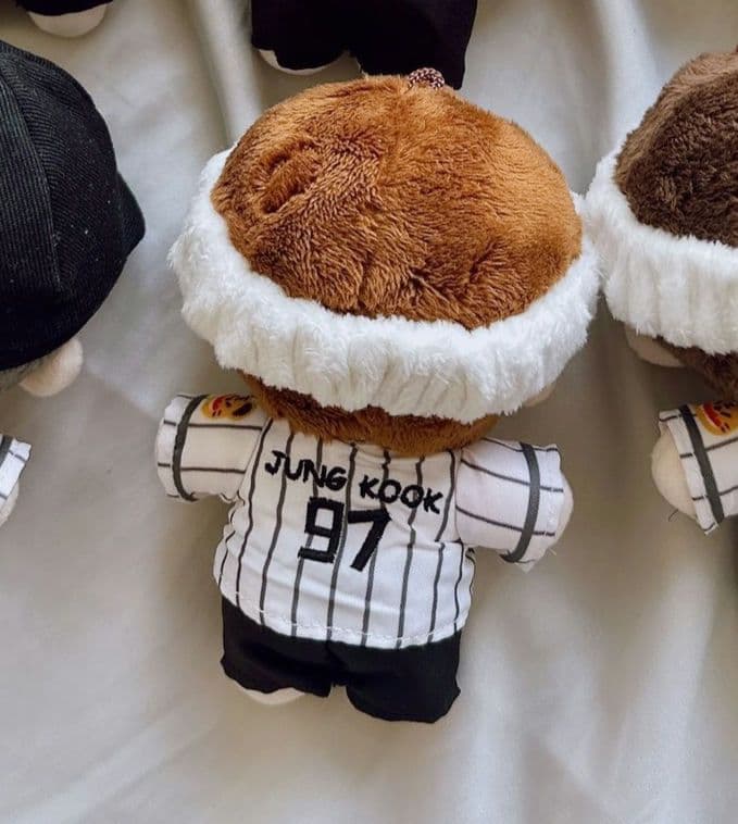 新品未使用★BTS ジョングク 10cmぬいぐるみ 服付き マスター