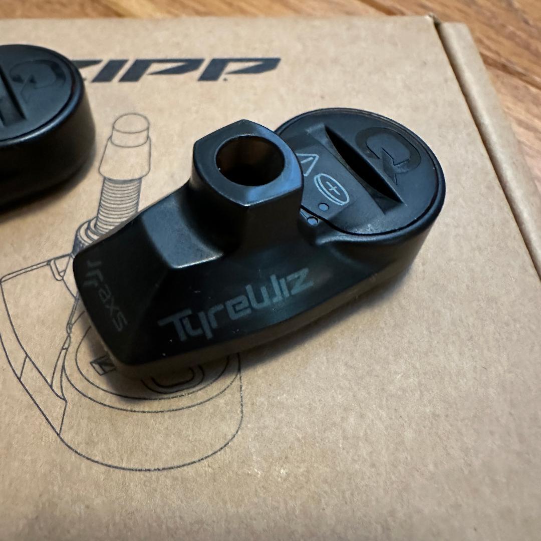 ZIPP QUARQ TyreWiz2.0 タイヤ空気圧センサー + Valve