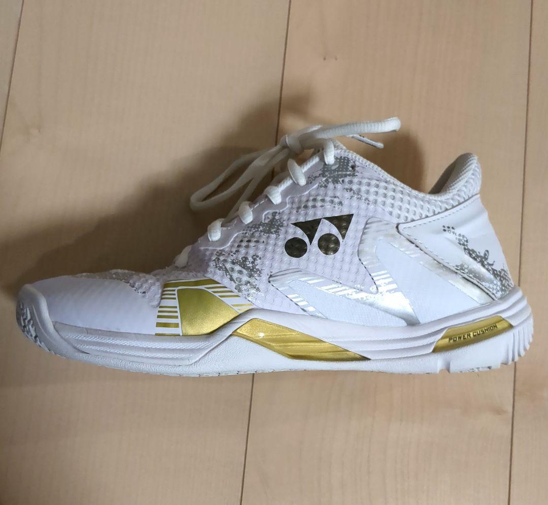 YONEX　バドミントンシューズ　23cm　美品　 (中敷き新品未使用品)