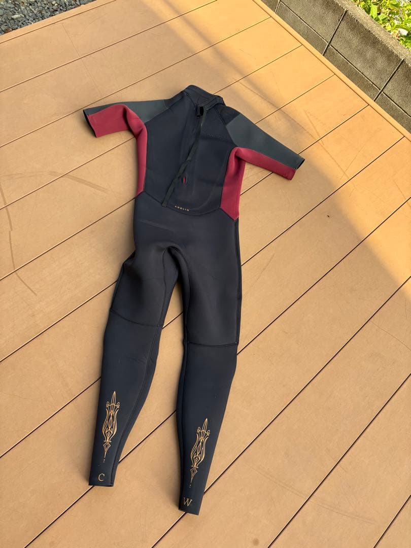 ADELIO wetsuit,chippa wilsonモデル、シーガル