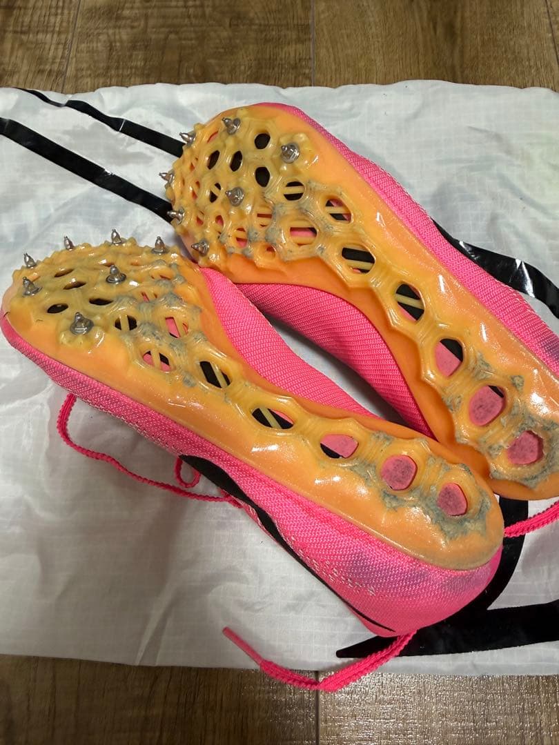 Nike ピンク スパイクシューズ