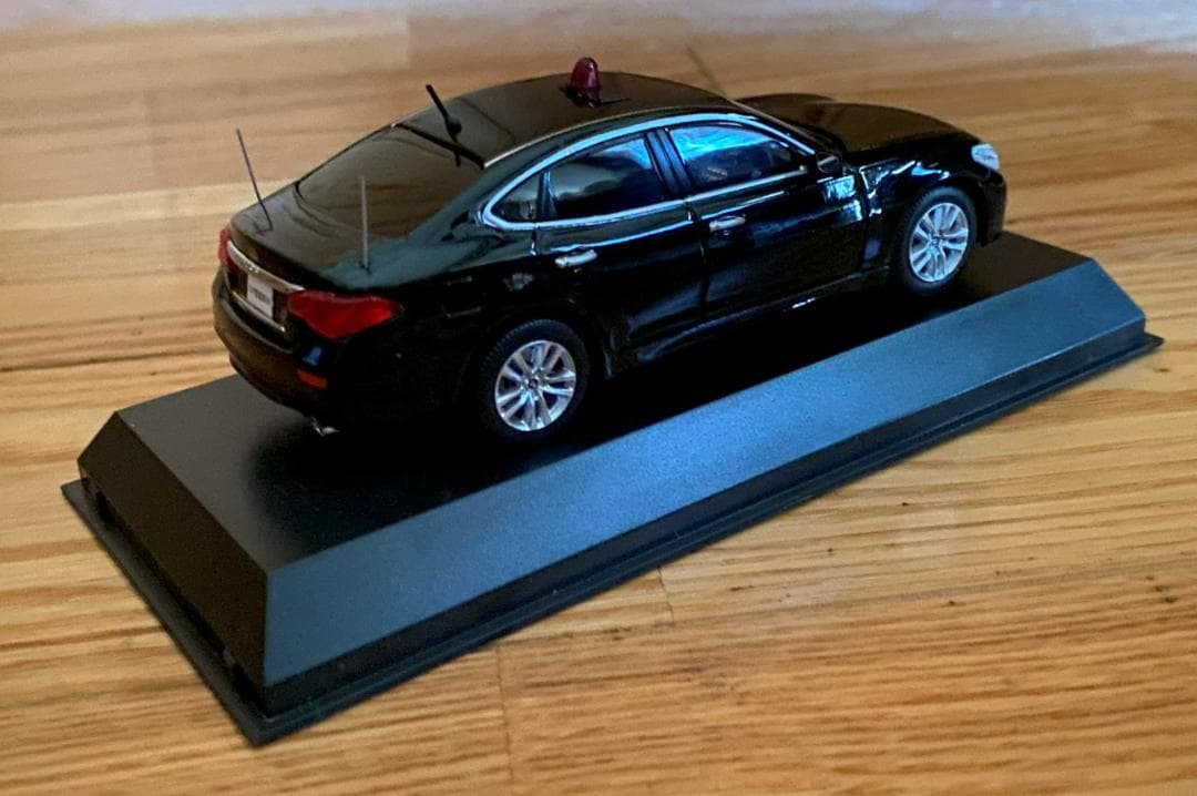 レイズ　1/43　警察本部警備部要人警護車両　日産　フーガ　370GT