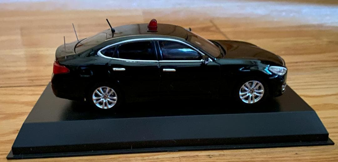 レイズ　1/43　警察本部警備部要人警護車両　日産　フーガ　370GT